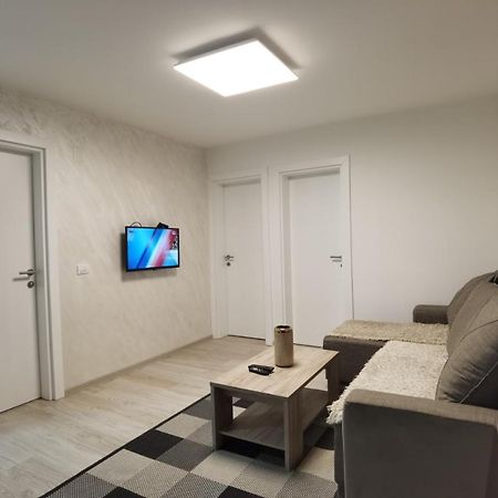 Kraguj Apartman 2 クラグイェヴァツ エクステリア 写真