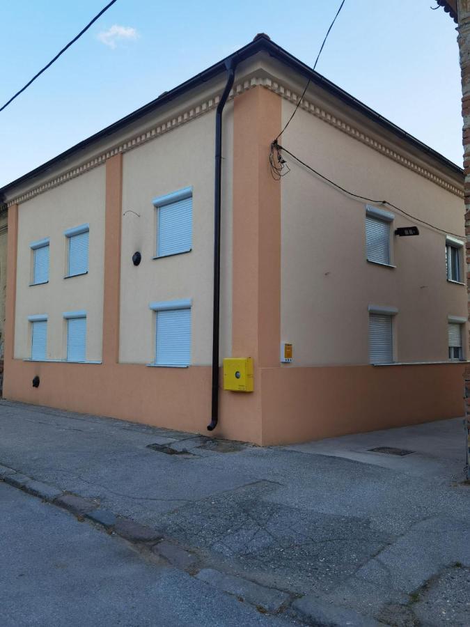 Kraguj Apartman 2 クラグイェヴァツ エクステリア 写真