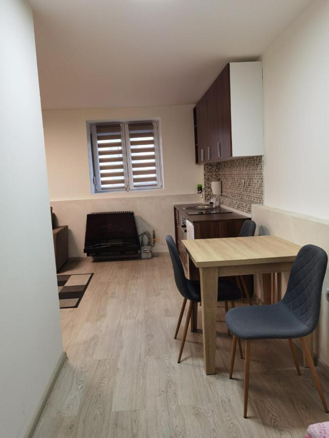 Kraguj Apartman 2 クラグイェヴァツ エクステリア 写真