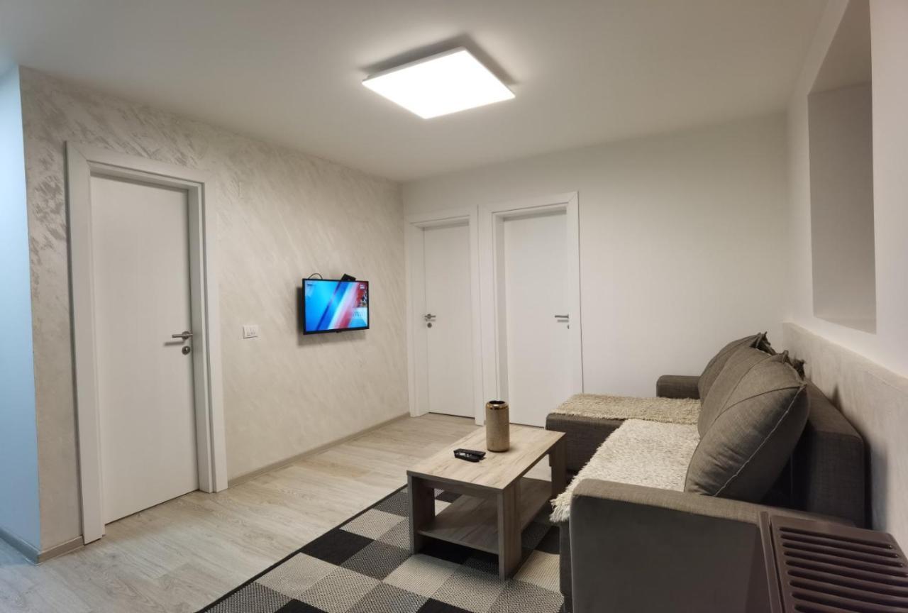 Kraguj Apartman 2 クラグイェヴァツ エクステリア 写真