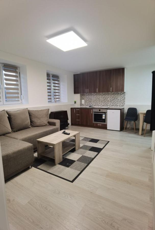 Kraguj Apartman 2 クラグイェヴァツ エクステリア 写真